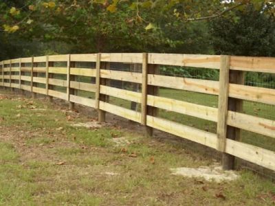 4-Board Paddock with Wire Fence and Vertical Fascia