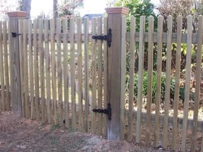 Pointed Picket Straight Top with Wood Post Caps Fence